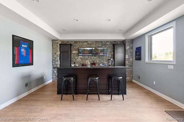 4838 Pinecrest Court, Rochester, MI 48306
