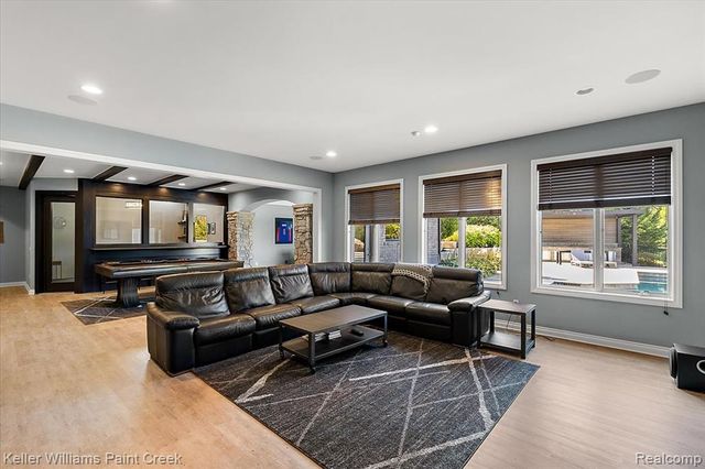 4838 Pinecrest Court, Rochester, MI 48306