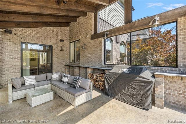 4838 Pinecrest Court, Rochester, MI 48306