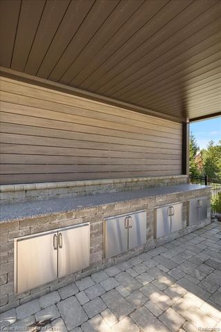 4838 Pinecrest Court, Rochester, MI 48306