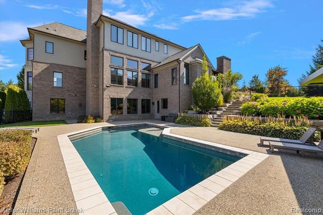 4838 Pinecrest Court, Rochester, MI 48306