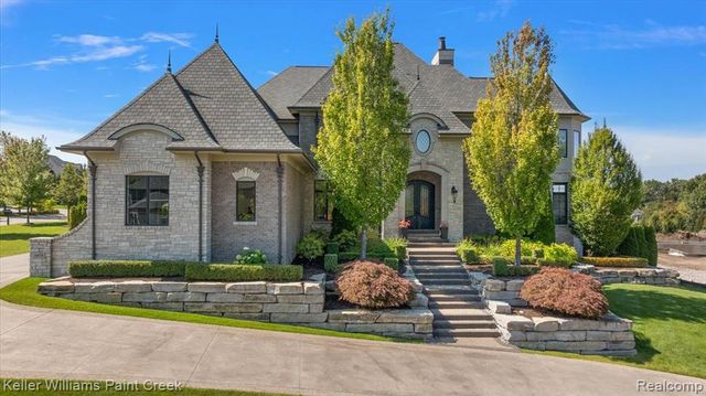 4838 Pinecrest Court, Rochester, MI 48306