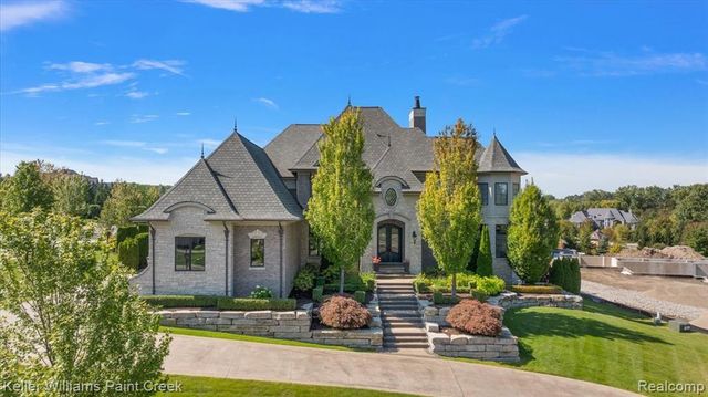 4838 Pinecrest Court, Rochester, MI 48306