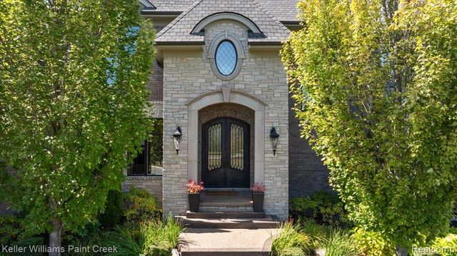 4838 Pinecrest Court, Rochester, MI 48306