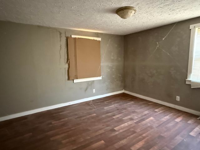 628 W Columbia Avenue, Monticello, KY 42633