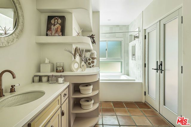 2341 Ronda Vista Drive, Los Angeles, CA 90027