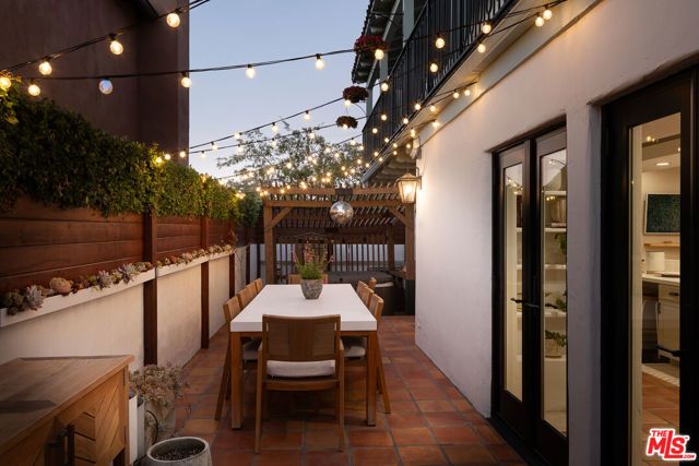 2341 Ronda Vista Drive, Los Angeles, CA 90027