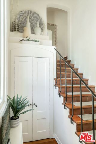 2341 Ronda Vista Drive, Los Angeles, CA 90027
