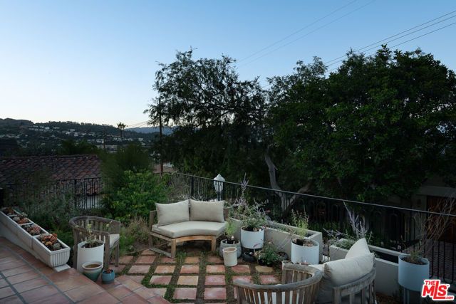 2341 Ronda Vista Drive, Los Angeles, CA 90027