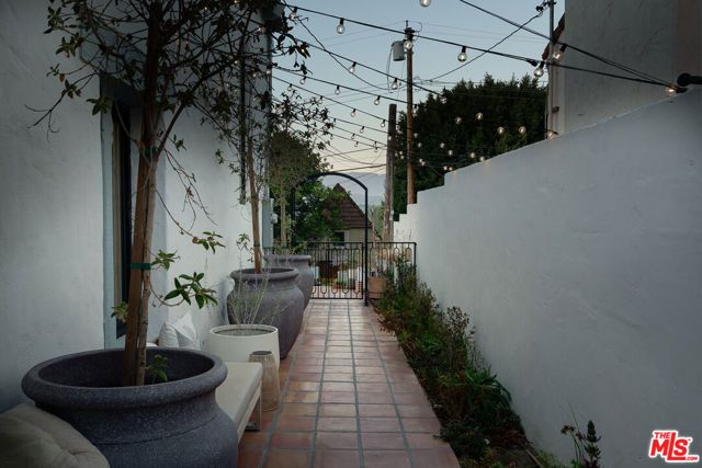2341 Ronda Vista Drive, Los Angeles, CA 90027