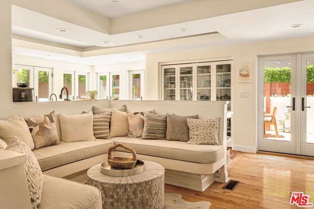 2341 Ronda Vista Drive, Los Angeles, CA 90027