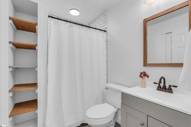 206 Spring View Lane, Taylors, SC 29687