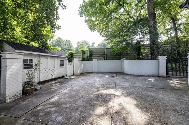 1135 Peachtree Battle Avenue NW, Atlanta, GA 30327