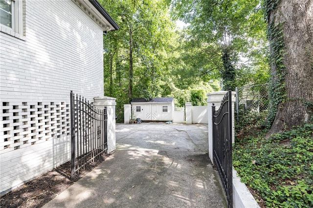 1135 Peachtree Battle Avenue NW, Atlanta, GA 30327