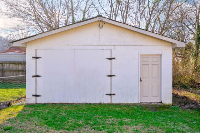 104 Ellis Drive, Rossville, GA 30741