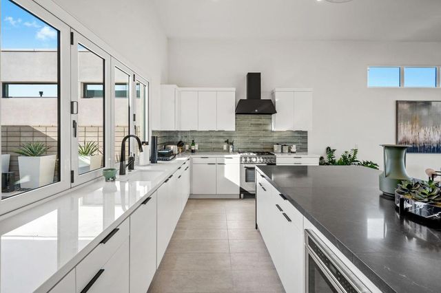 422 Fountain Drive, Palm Springs, CA 92262