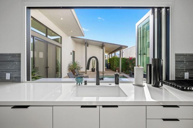 422 Fountain Drive, Palm Springs, CA 92262