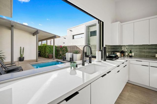 422 Fountain Drive, Palm Springs, CA 92262