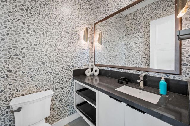 422 Fountain Drive, Palm Springs, CA 92262