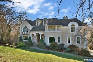 4 Vizcaya Court, Wayne, NJ 07470