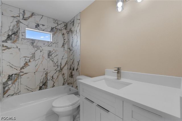 3513 NE 17th PL, Cape Coral, FL 33909