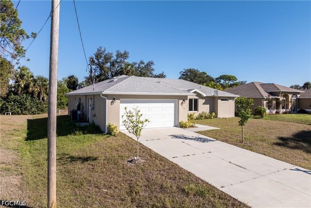 3513 NE 17th PL, Cape Coral, FL 33909