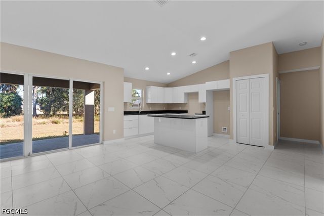 3513 NE 17th PL, Cape Coral, FL 33909