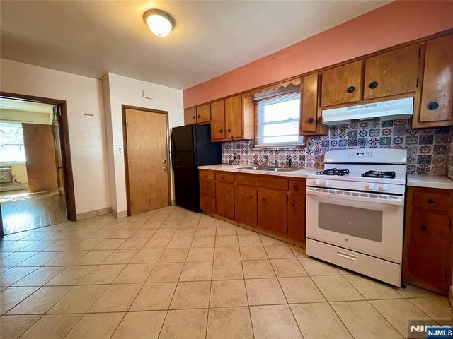 302 N 2nd Street 2, Harrison, NJ 07029