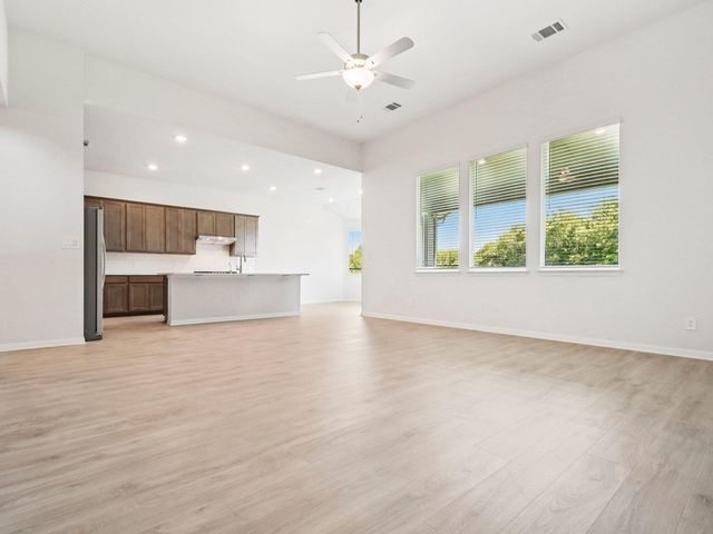 142 Divisadero DR, Hutto, TX 78634