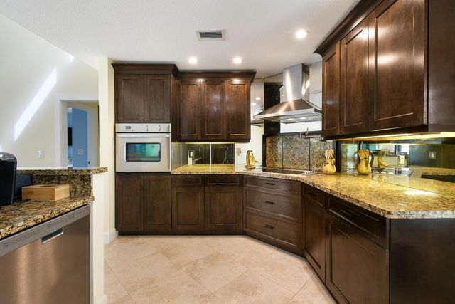 8295 SE Palm Street, Hobe Sound, FL 33455