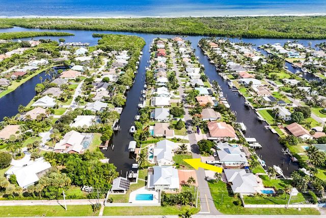 8295 SE Palm Street, Hobe Sound, FL 33455