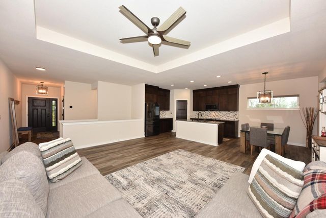 W143N11325 Wrenwood DRIVE, Germantown, WI 53022