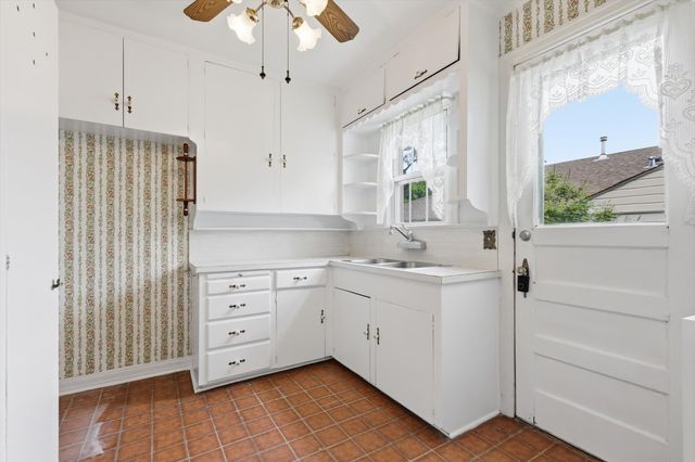 6921 HAMMOND Avenue, Dallas, TX 75223