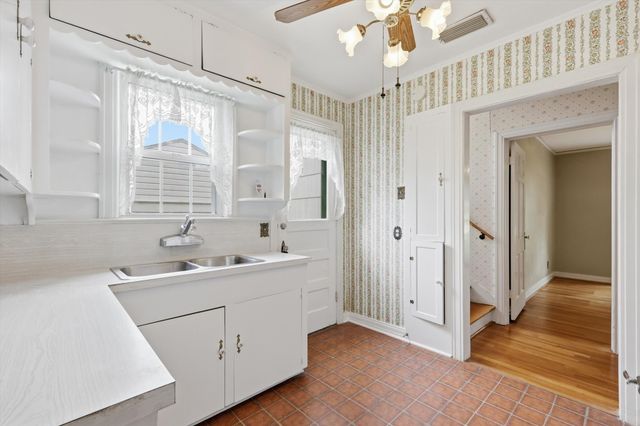 6921 HAMMOND Avenue, Dallas, TX 75223