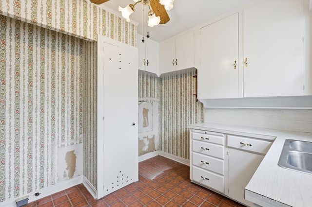 6921 HAMMOND Avenue, Dallas, TX 75223