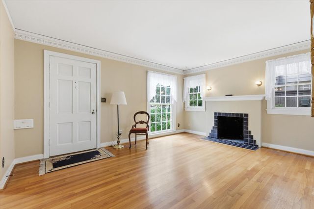 6921 HAMMOND Avenue, Dallas, TX 75223