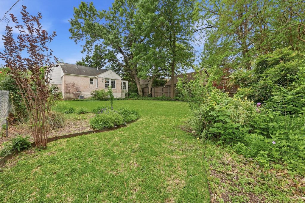 6921 HAMMOND Avenue, Dallas, TX 75223