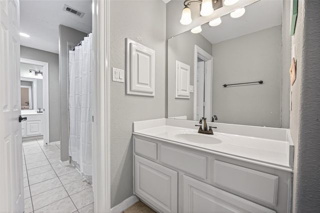 15710 Starcreek Lane, Houston, TX 77044