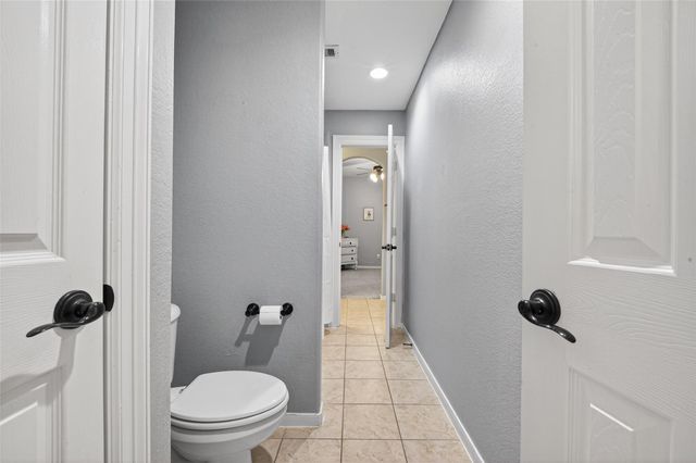 15710 Starcreek Lane, Houston, TX 77044