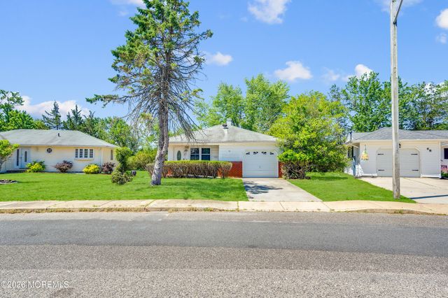 70 Grenada Street, Toms River, NJ 08757