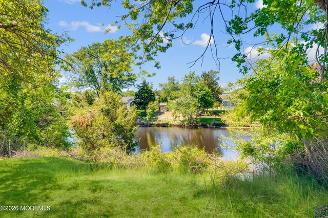 70 Grenada Street, Toms River, NJ 08757
