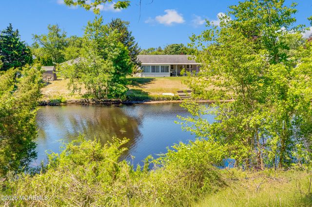 70 Grenada Street, Toms River, NJ 08757