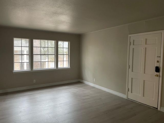 4040 San Felipe Street 202, Houston, TX 77027