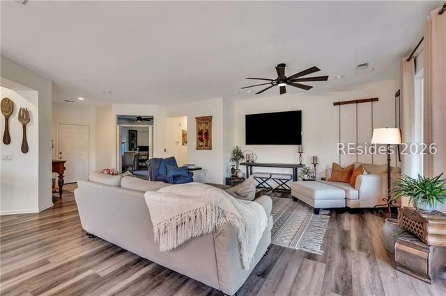 10 Hampton Cir, Bluffton, SC 29909