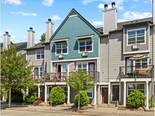 758 Se FAIRWINDS Loop, Vancouver, WA 98661
