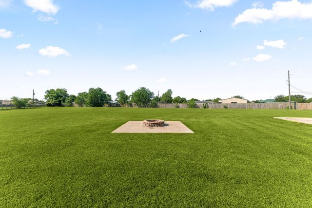10334 Clydesdale Drive, Needville, TX 77461