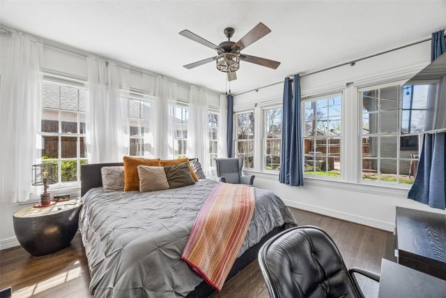 1011 N Clinton Avenue, Dallas, TX 75208