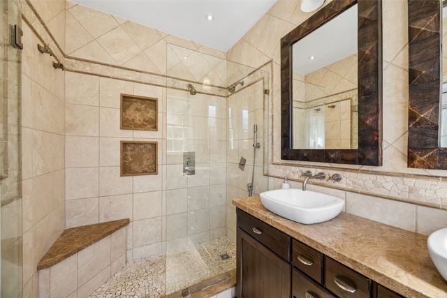 1011 N Clinton Avenue, Dallas, TX 75208