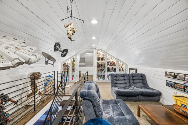 1011 N Clinton Avenue, Dallas, TX 75208