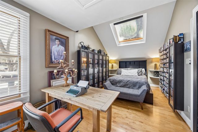 1011 N Clinton Avenue, Dallas, TX 75208